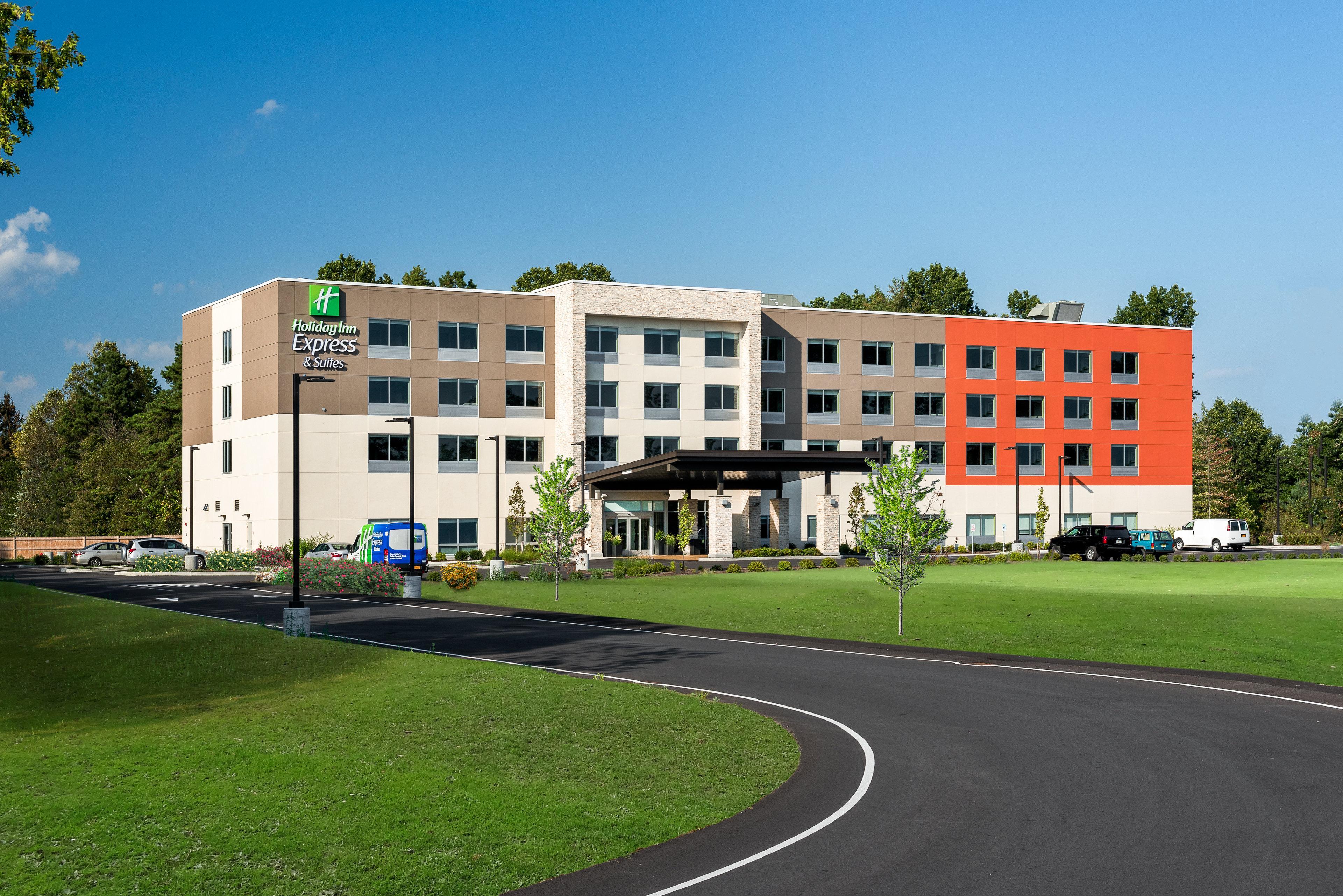 Express Queensbury-lake George Area By Ihg Hotel 3*
